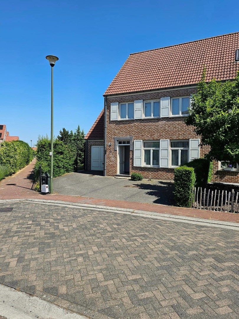 Recente driegevel in uiterst aangename woonwijk. foto 27