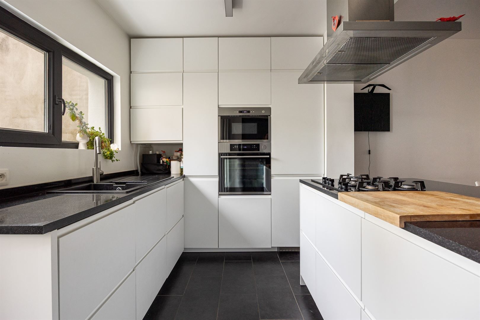 Ideale gezinswoning met vier slaapkamers foto {{pictureIndex}}