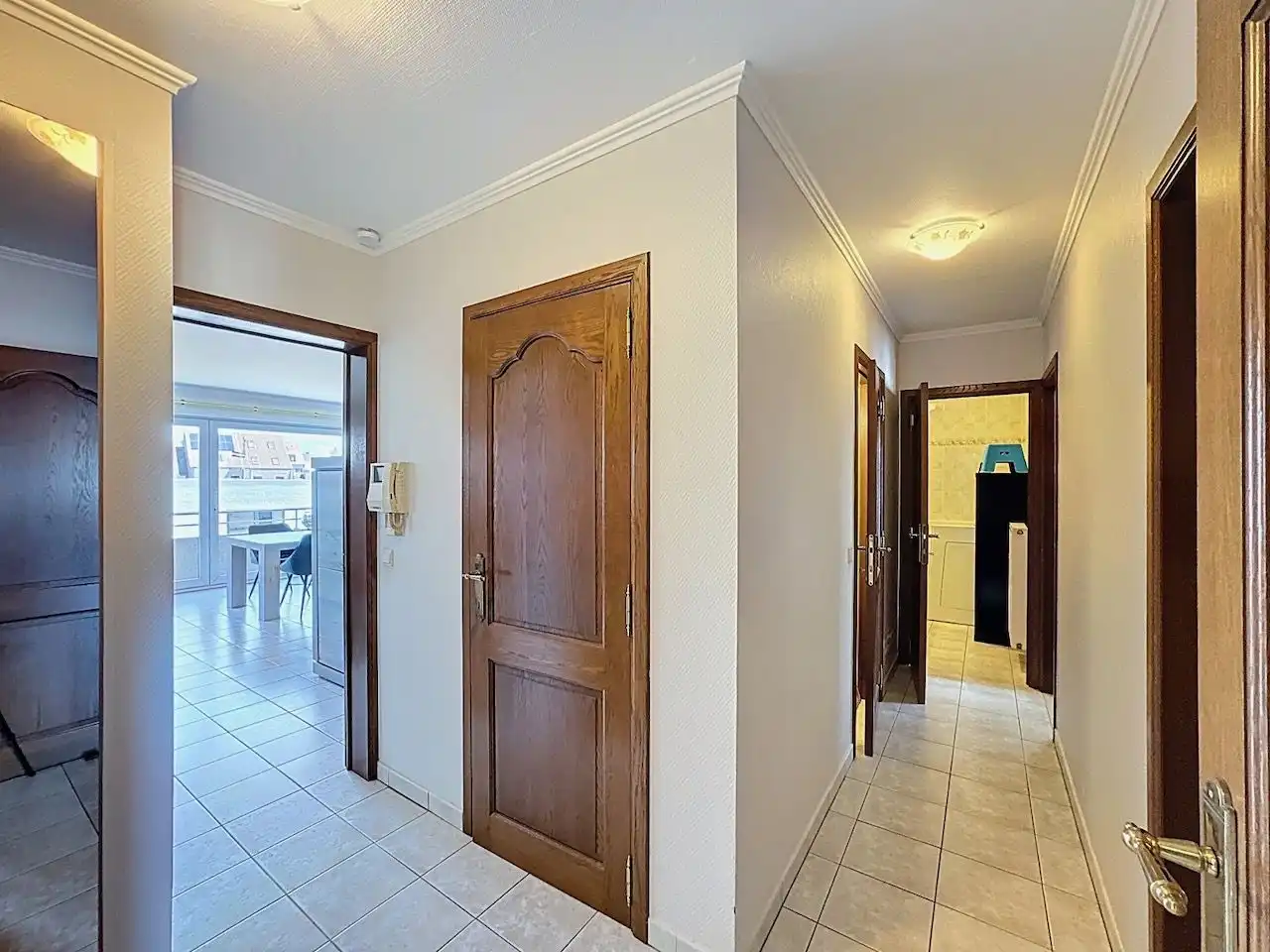 Ruim en functioneel appartement met drie slaapkamers vlakbij het Vissershuldeplein te Heist foto 11