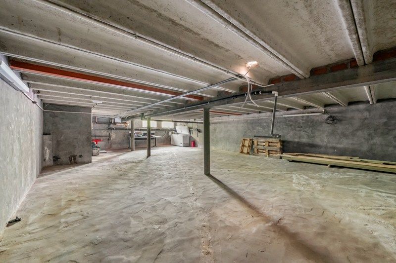 Ruime te renoveren bungalow met veel potentieel en inpandige garage foto 7