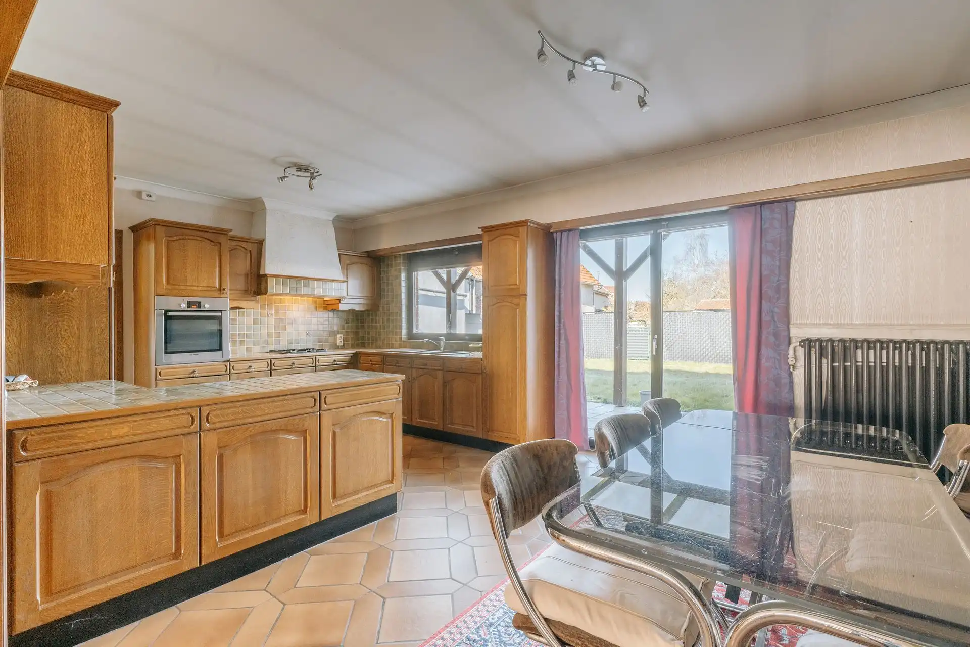 Ruime woning met grote tuin in centrum Vremde. foto 6