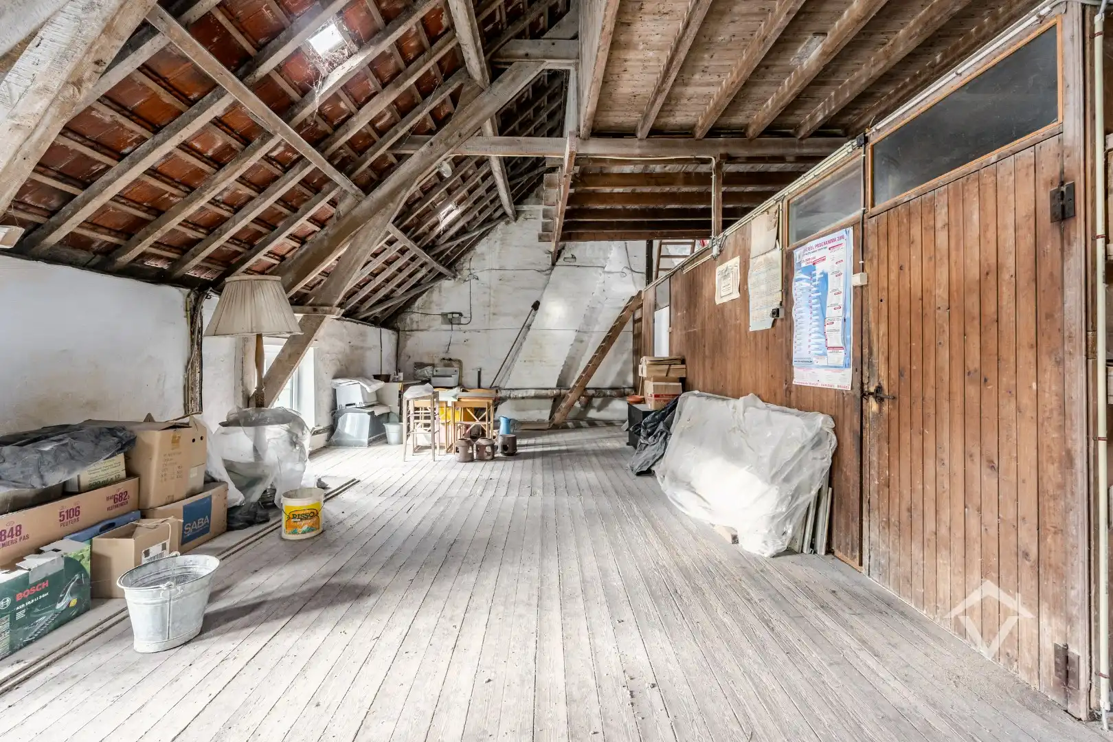 Ruime woning met bijgebouwen in Gistel: 5 Slaapkamers, 368m² Woonoppervlakte op een perceel van 1801m² foto 24