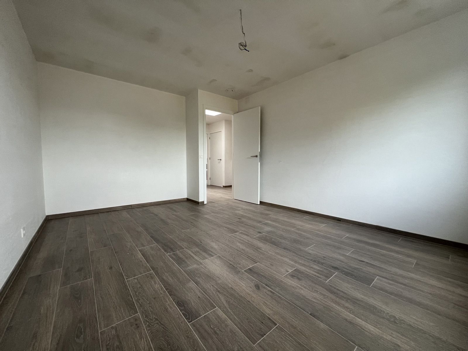 Te huur - Nieuwbouwwoning met  zonnige tuin en carport foto 8