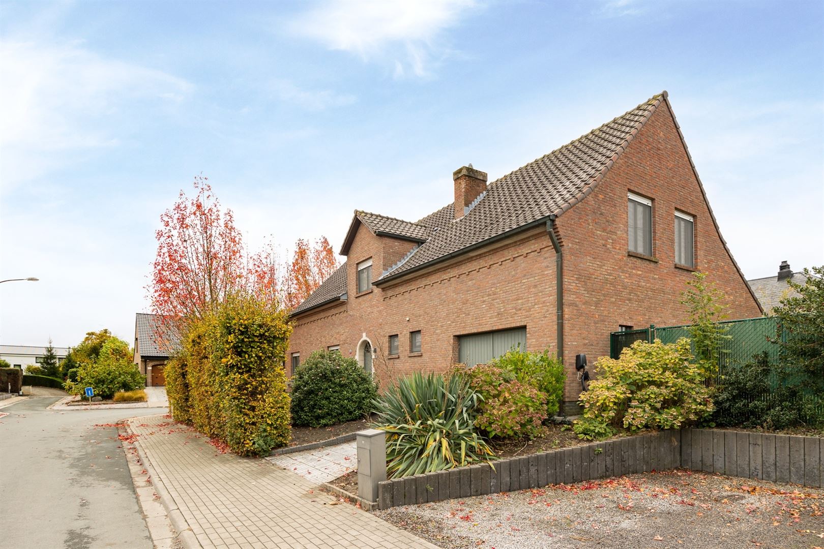 gerenoveerde landelijke woning in rustige wijk te Humbeek foto {{pictureIndex}}