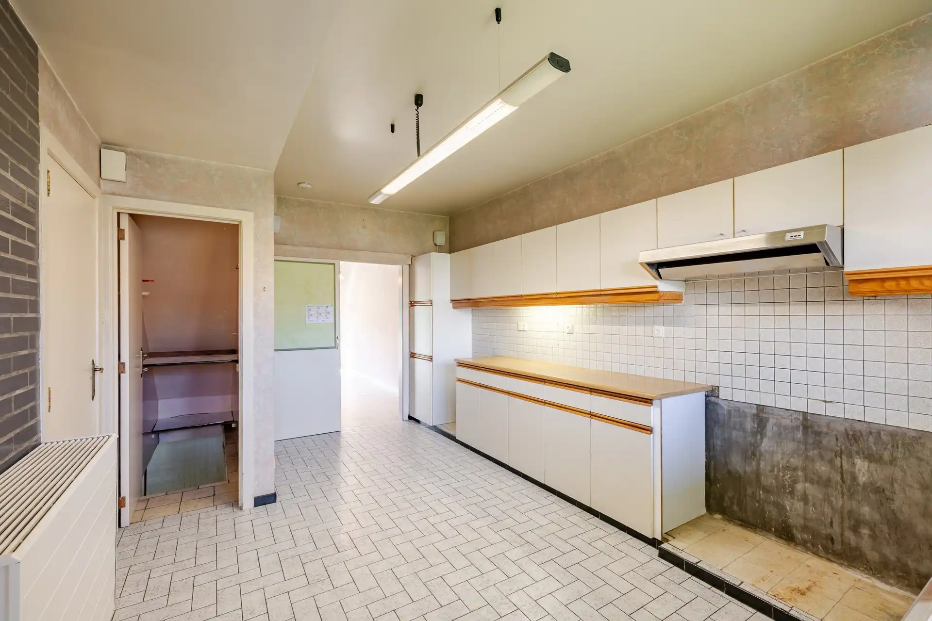 Ruime, solide te renoveren woning met 4 tot 5 slaapkamers en tuin foto 9