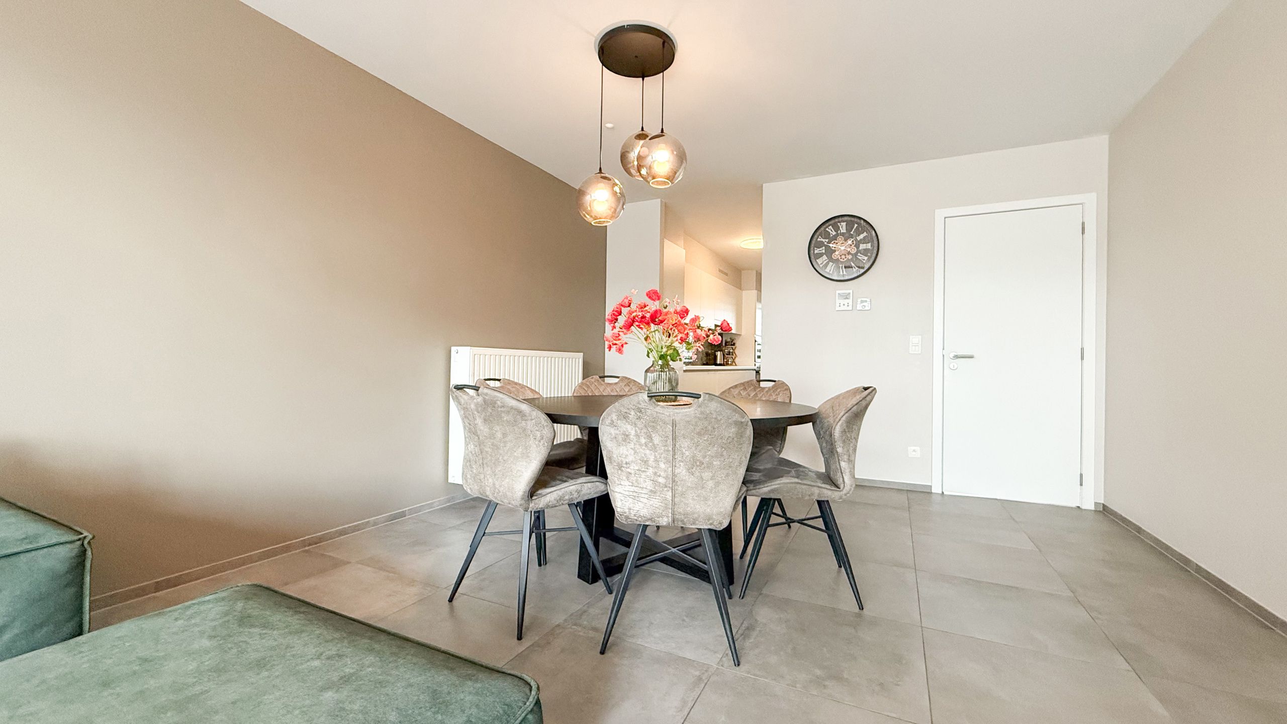 Nieuwbouwappartement met 2 slpks terras en parking aan 2% RR foto 9