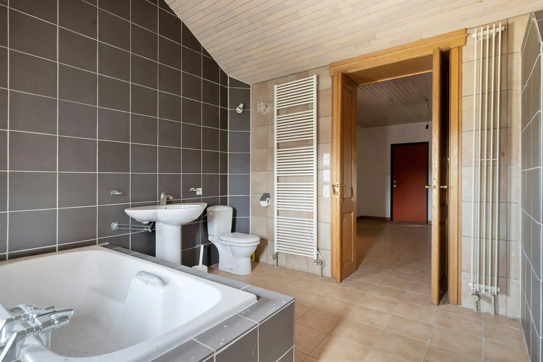 Te renoveren hoeve te koop in Lichtaart op ruim perceel foto 10