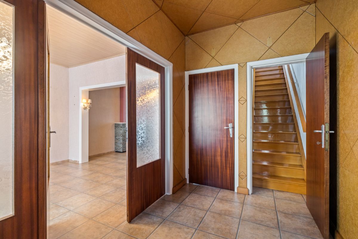Solide rijwoning met 3 slaapkamers en zijdoorgang foto 2