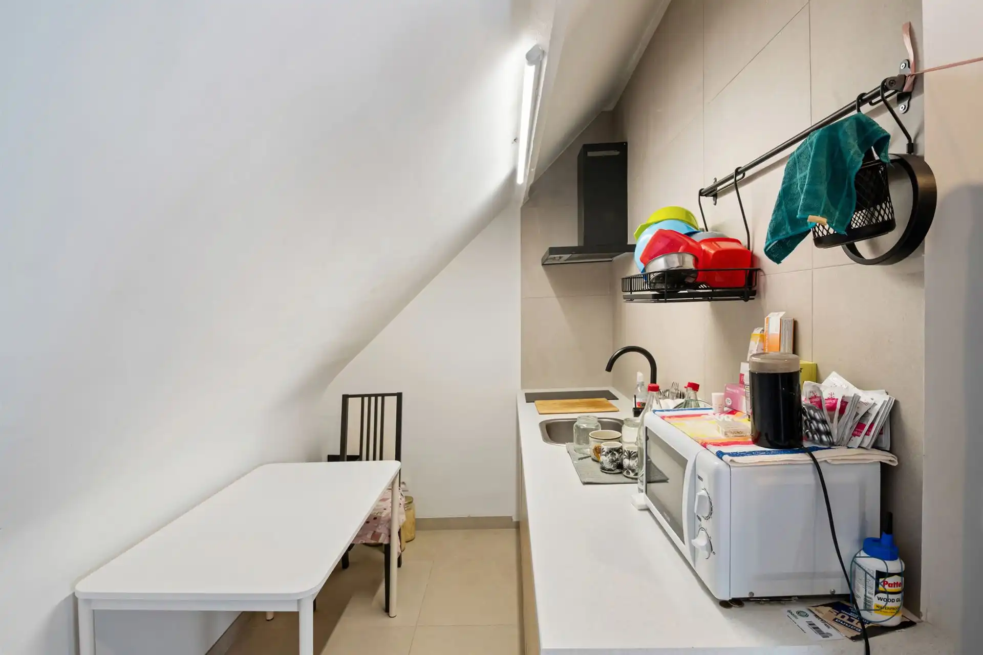 Opbrengsteigendom met 14 app en handelsruimte in Ellezelles foto 8