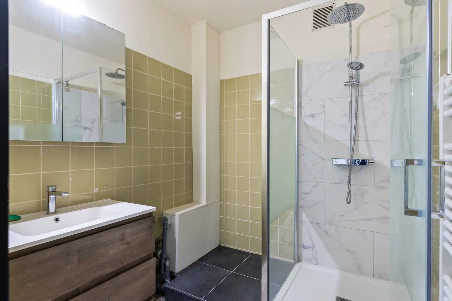 Lichtrijk appartement met 2 slaapkamers en ondergrondse parkeerplaats foto 6