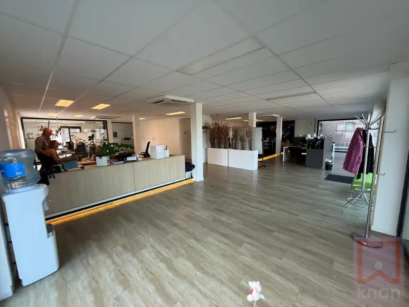 TOPLOCATIE: verhuurd handelspand van 258 m² met atelier en garage! foto 6