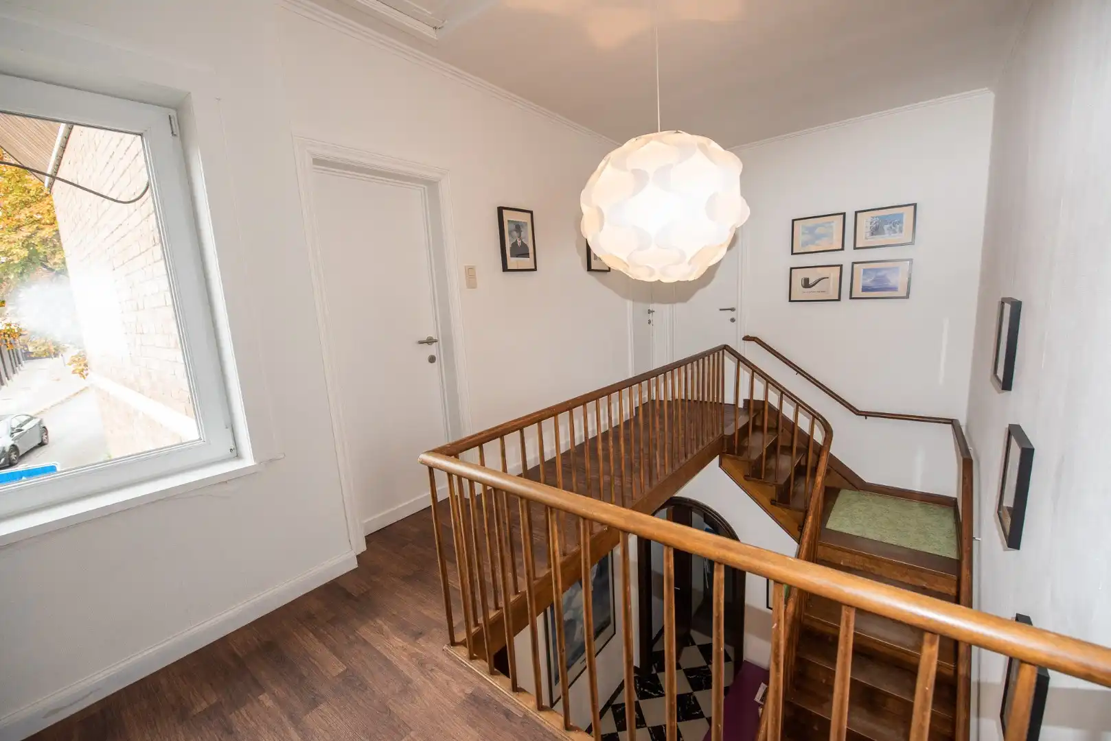 Ruime  en goed onderhouden woning met 3 slaapkamers op centrale ligging te Deerlijk. foto 14