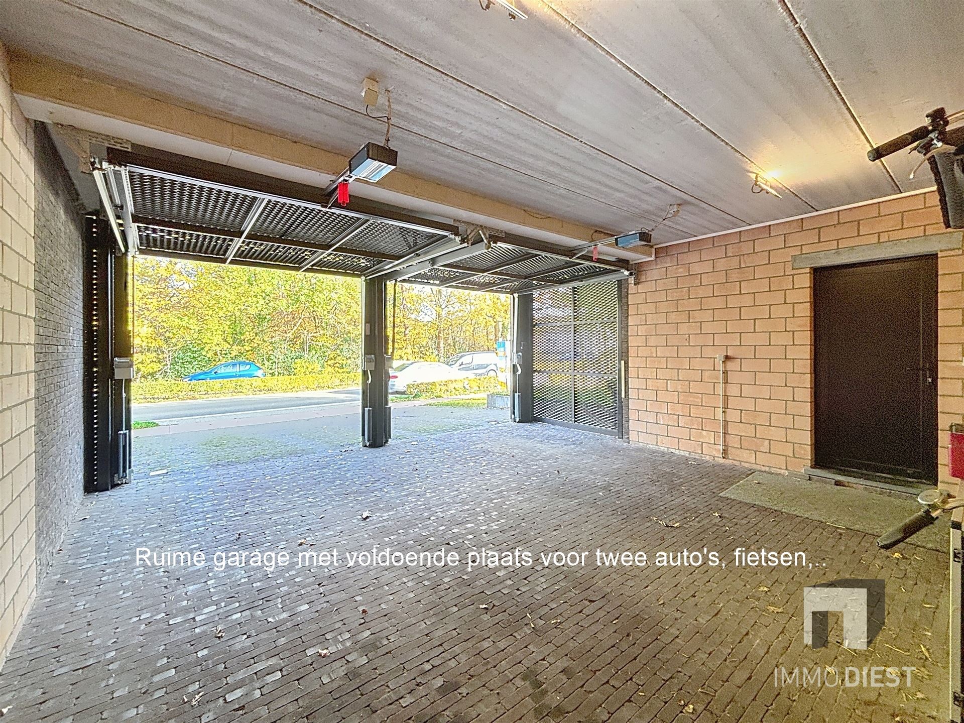 Moderne en strakke villa met veel lichtinval foto 6