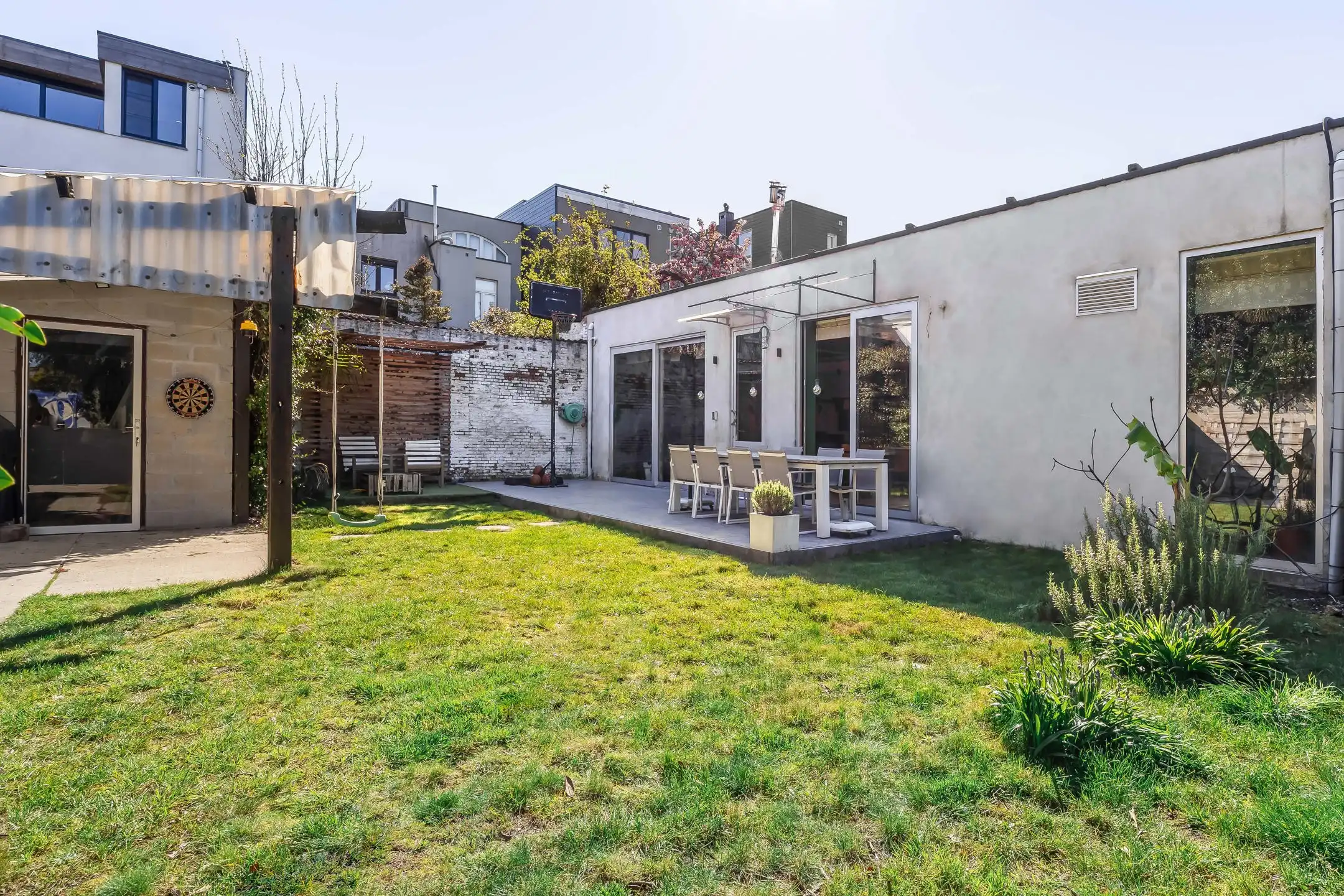 Unieke loftwoning met tuin, parking & privacy in Deurne foto 3