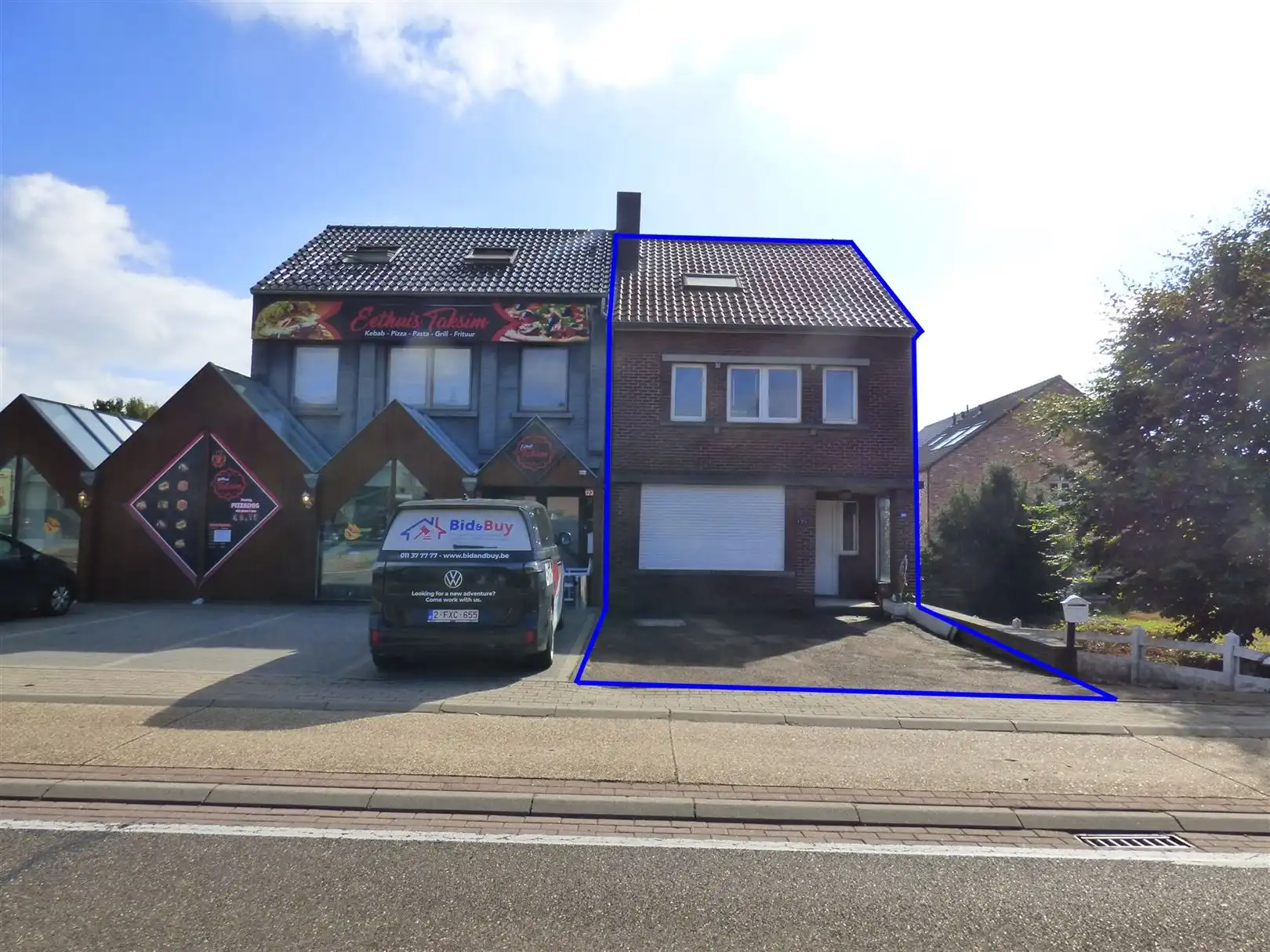 Hoofdfoto van de publicatie: Te renoveren woning met 3 slaapkamers en garage – Tongersesteenweg 125, Riemst