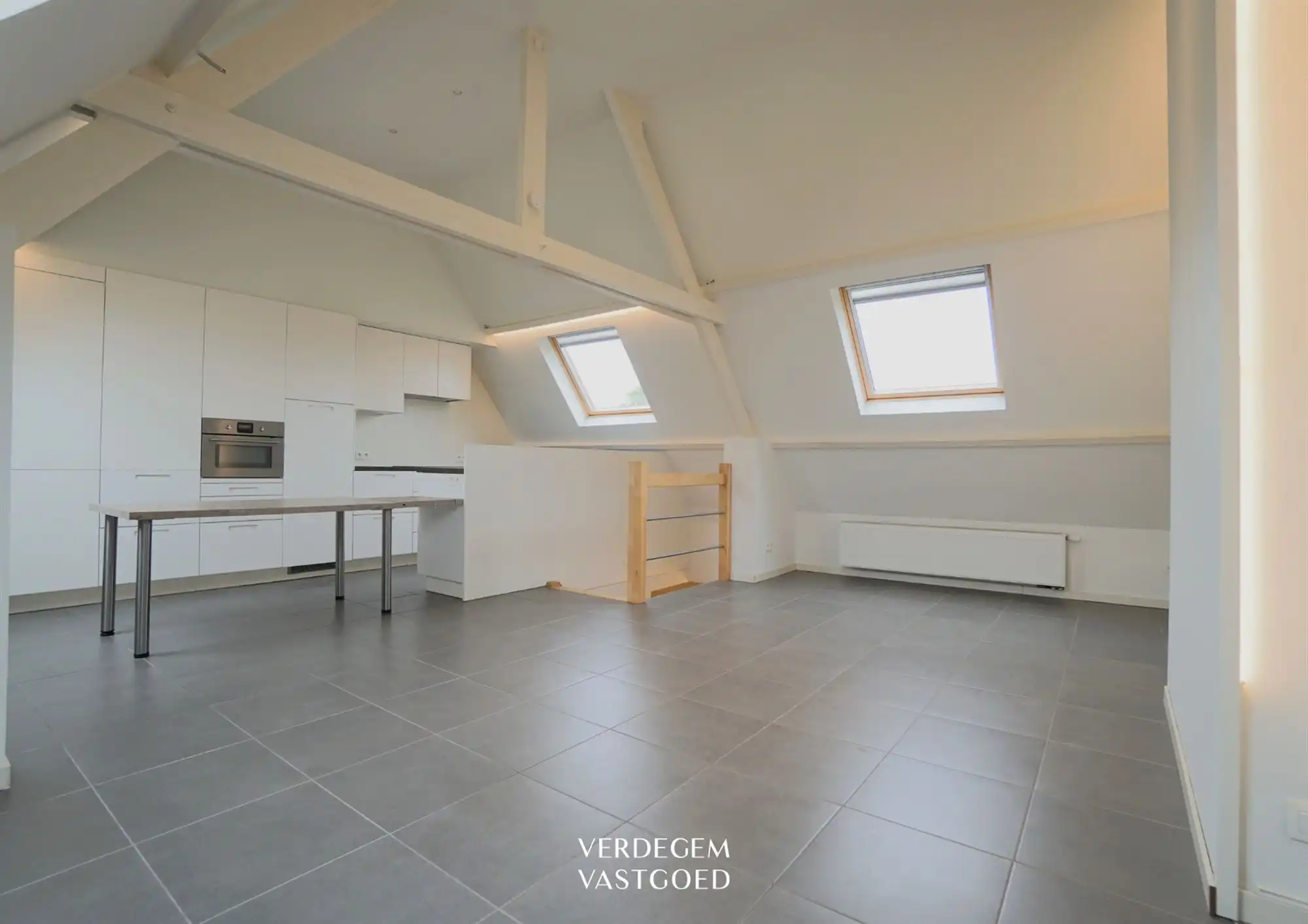 Instapklaar duplexappartement met karaktervolle leefruimte en 2 slaapkamers foto 3