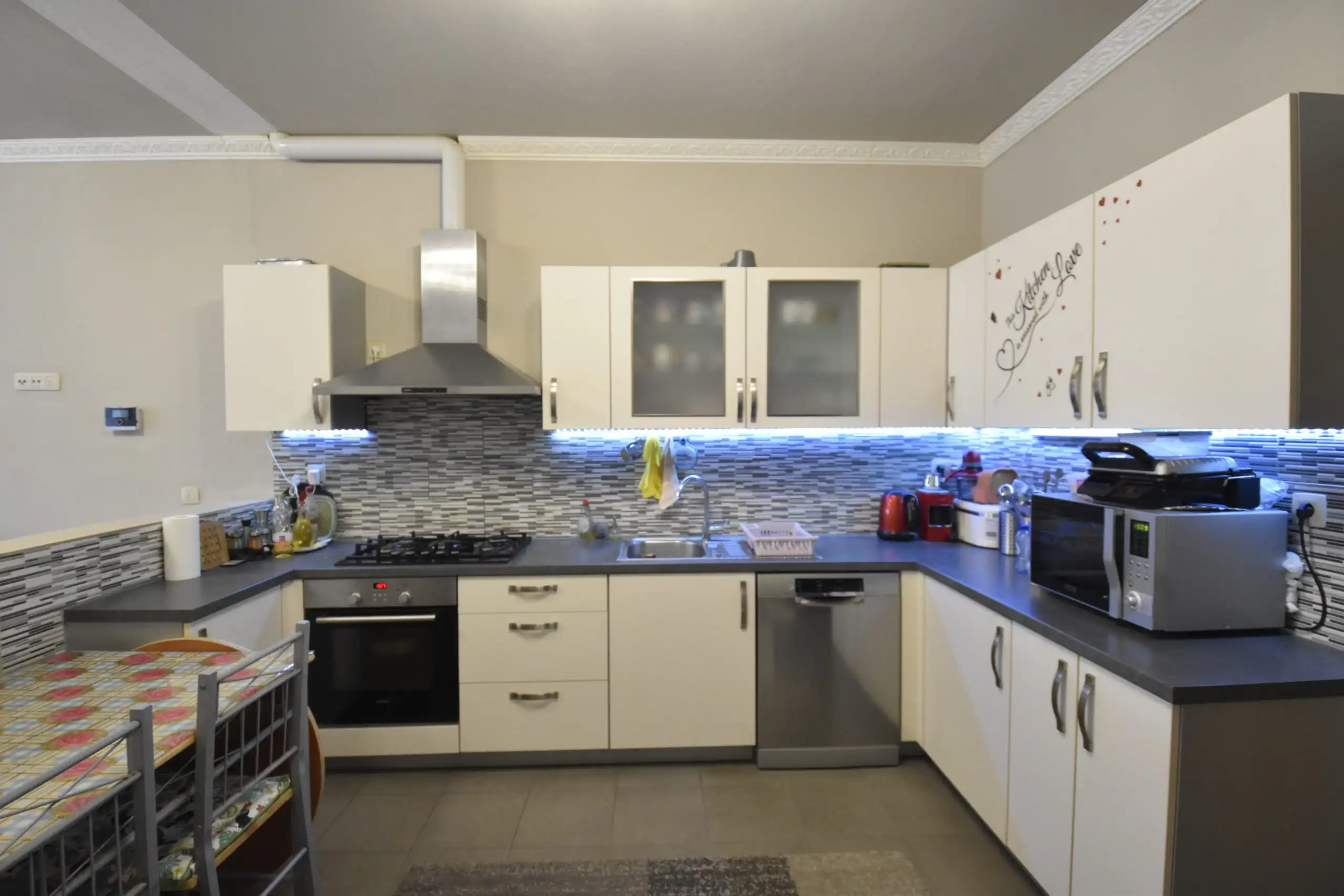 Zeer recente, energiezuinige stadswoning in het hart van Sint-Niklaas foto 3