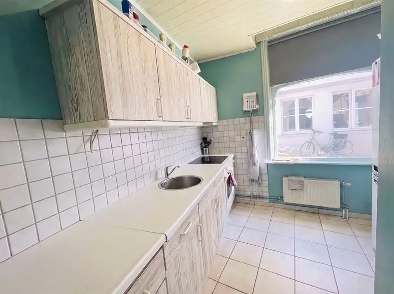 Brugge centrum, woonhuis met zonnige koer, 3 SLAAPKAMERS en living van 34m² foto 6