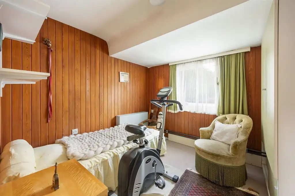 Klassieke te renoveren villa op een mooi hoekperceel in wijk "Hertebos" foto 11