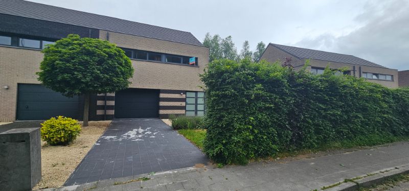 ()=>{if(producerUpdateValueVersion(node),producerAccessed(node),node.value===ERRORED)throw node.error;return node.value} Emiel Caluslaan 20/002 - 9060 Zelzate