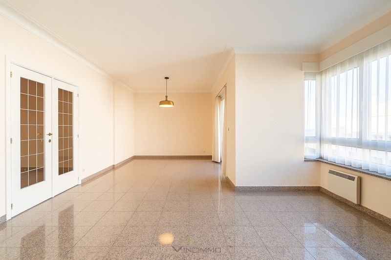Ruim, lichtrijk 3-slaapkamer appartement met zijdelings zeezicht en zicht op het Casino van Knokke-Heist! foto 2