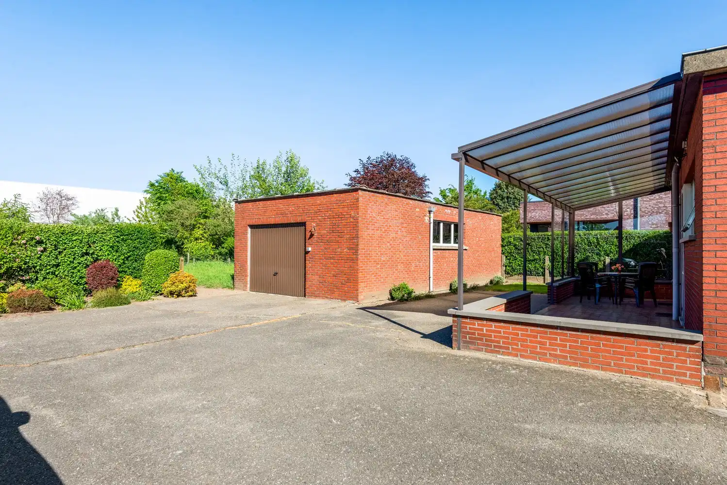 Ruime te renoveren woning met achterliggend weiland (4042m²) te Oelegem! foto 18
