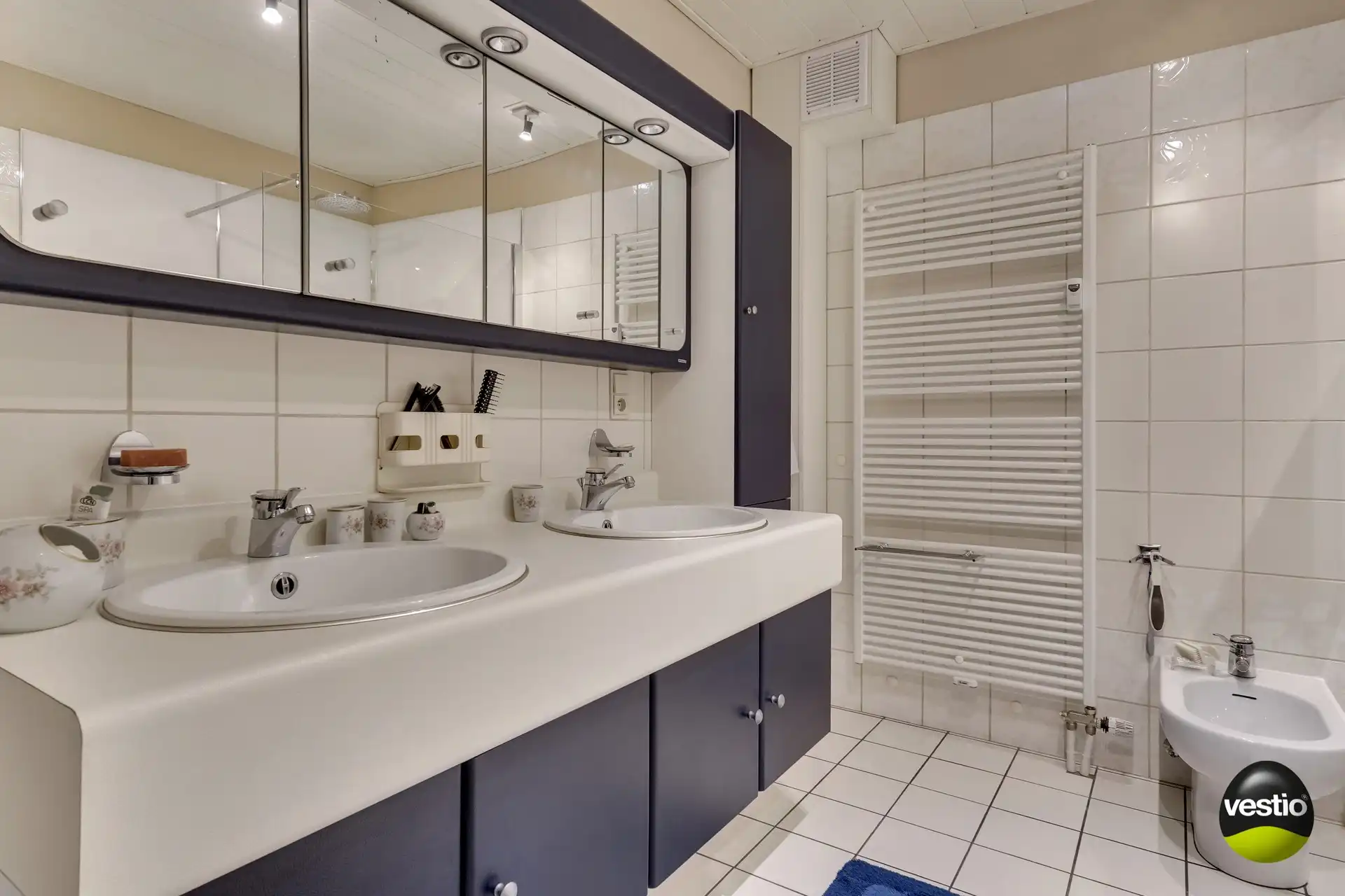 GELIJKVLOERS APPARTEMENT 3 SLAAPKAMERS 171 M² + HANDELSRUIMTE + TUIN + 5 GARAGES + ZOLDER foto 29