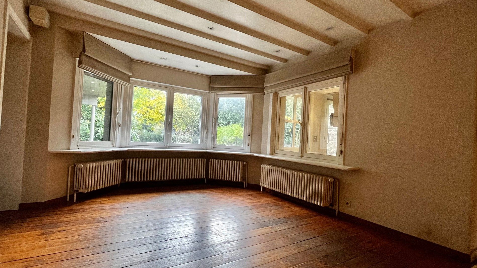 Te renoveren ruime woning op 911 m² te Lendelede – met garage en 5 kamers foto 11