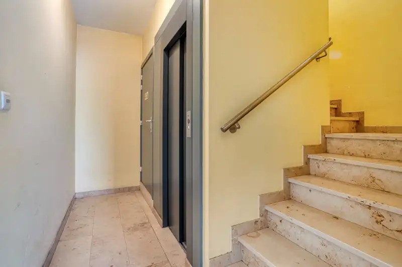 🏡 Ruim en lichtrijk appartement met 2 slaapkamers, terras in hartje Wakken! ☀️ foto 3