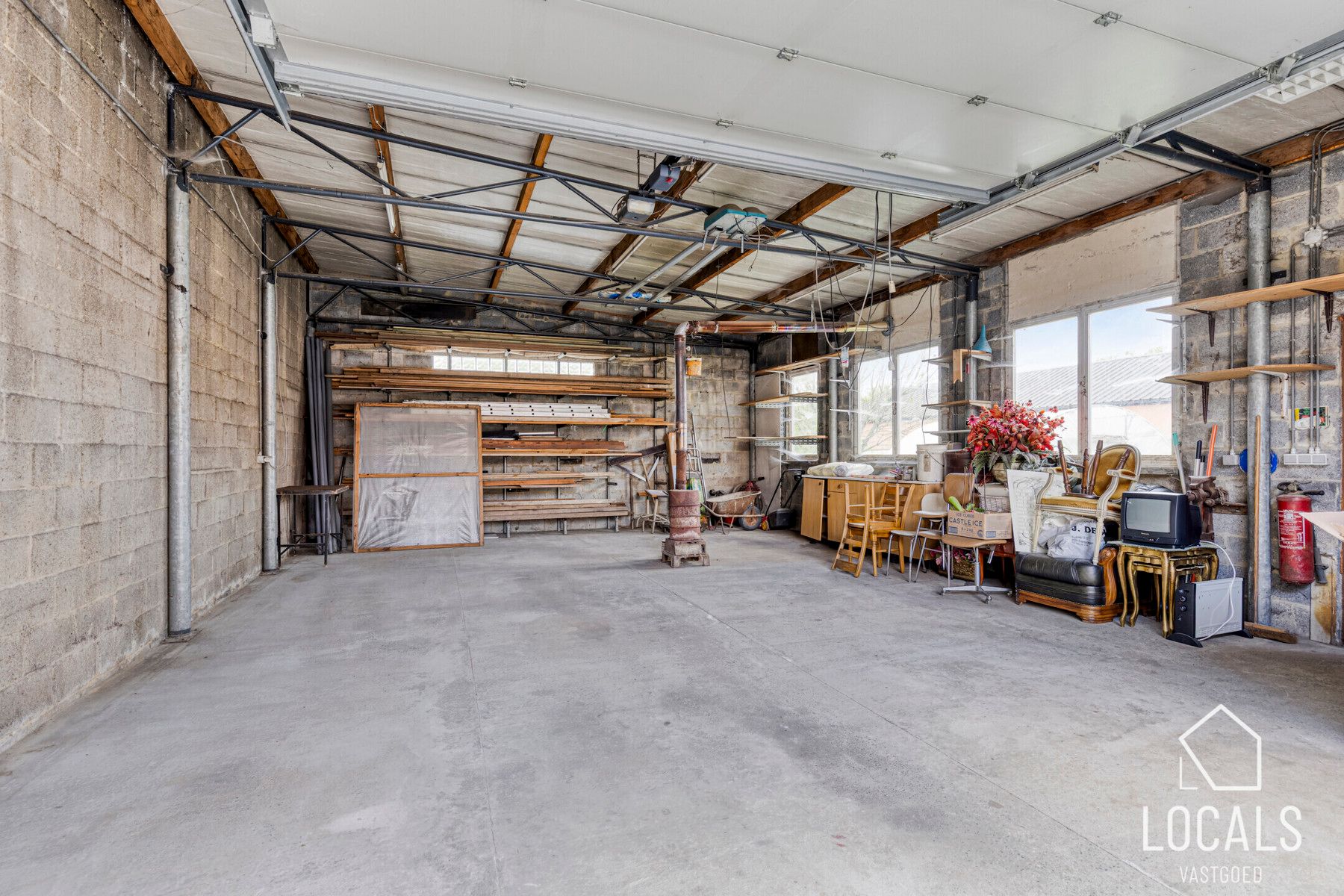 Solide viergevelwoning met potentieel foto 18