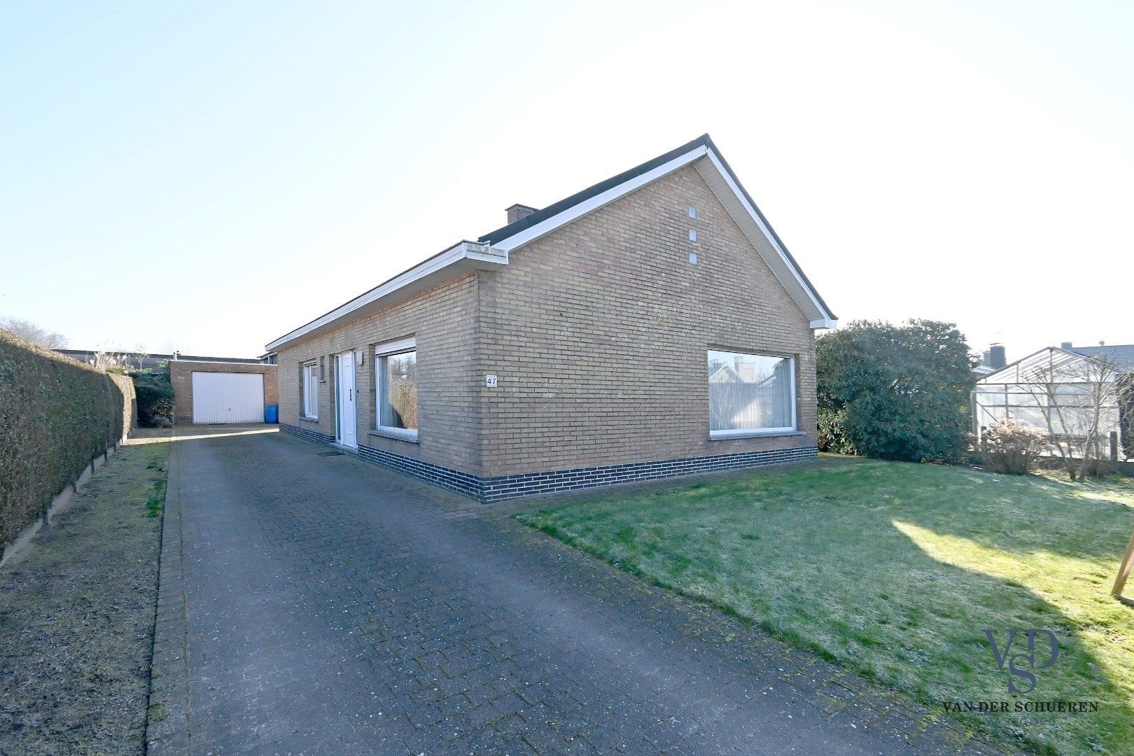 Degelijke bungalowwoning gelegen in een rustige verkaveling foto 29