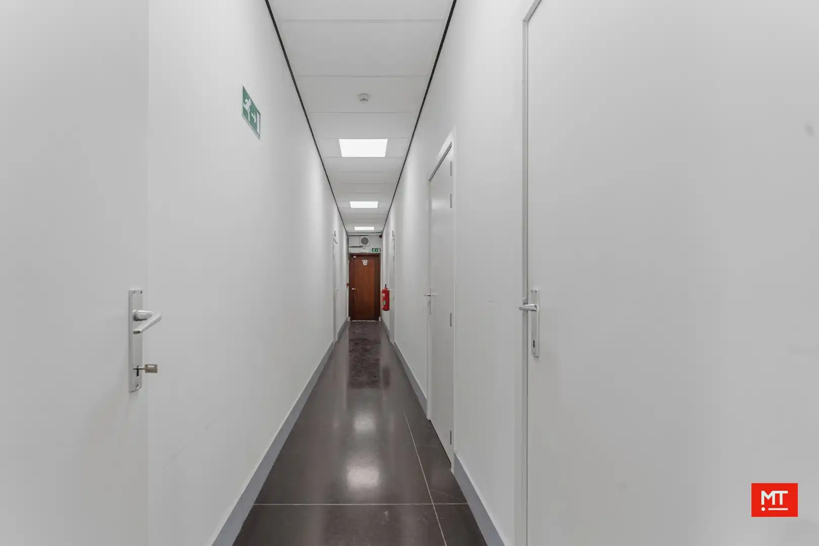 Baanwinkel te huur in het Mammoet Center te Roeselare foto 12