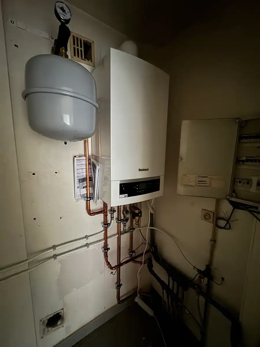 Kantoor 3de verdiep op Bisschoppenhoflaan + parking foto 17