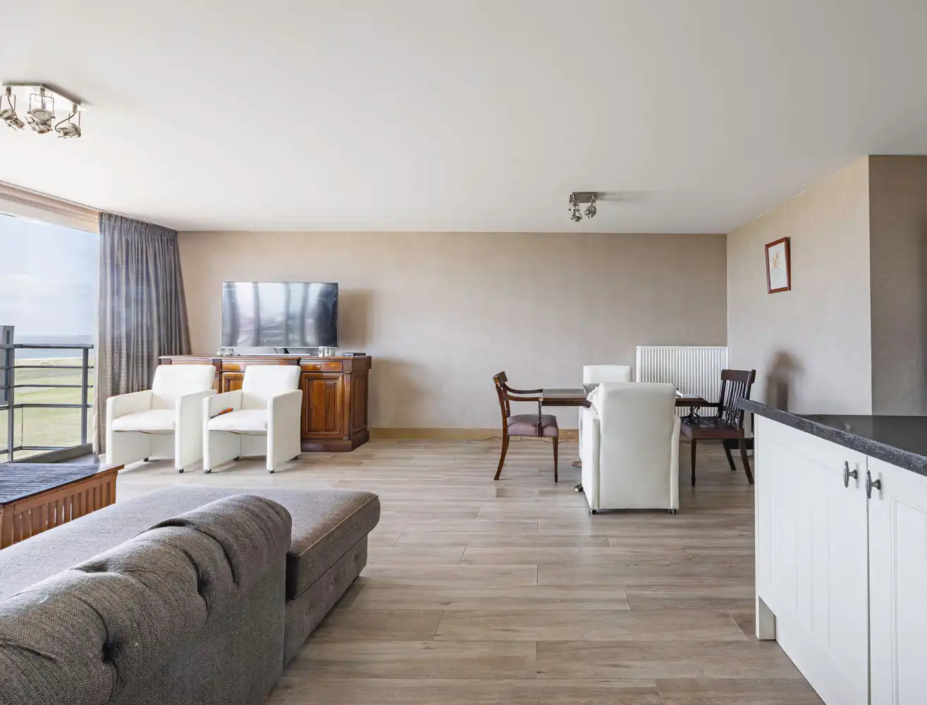 Ruim appartement met prachtig zeezicht foto 5