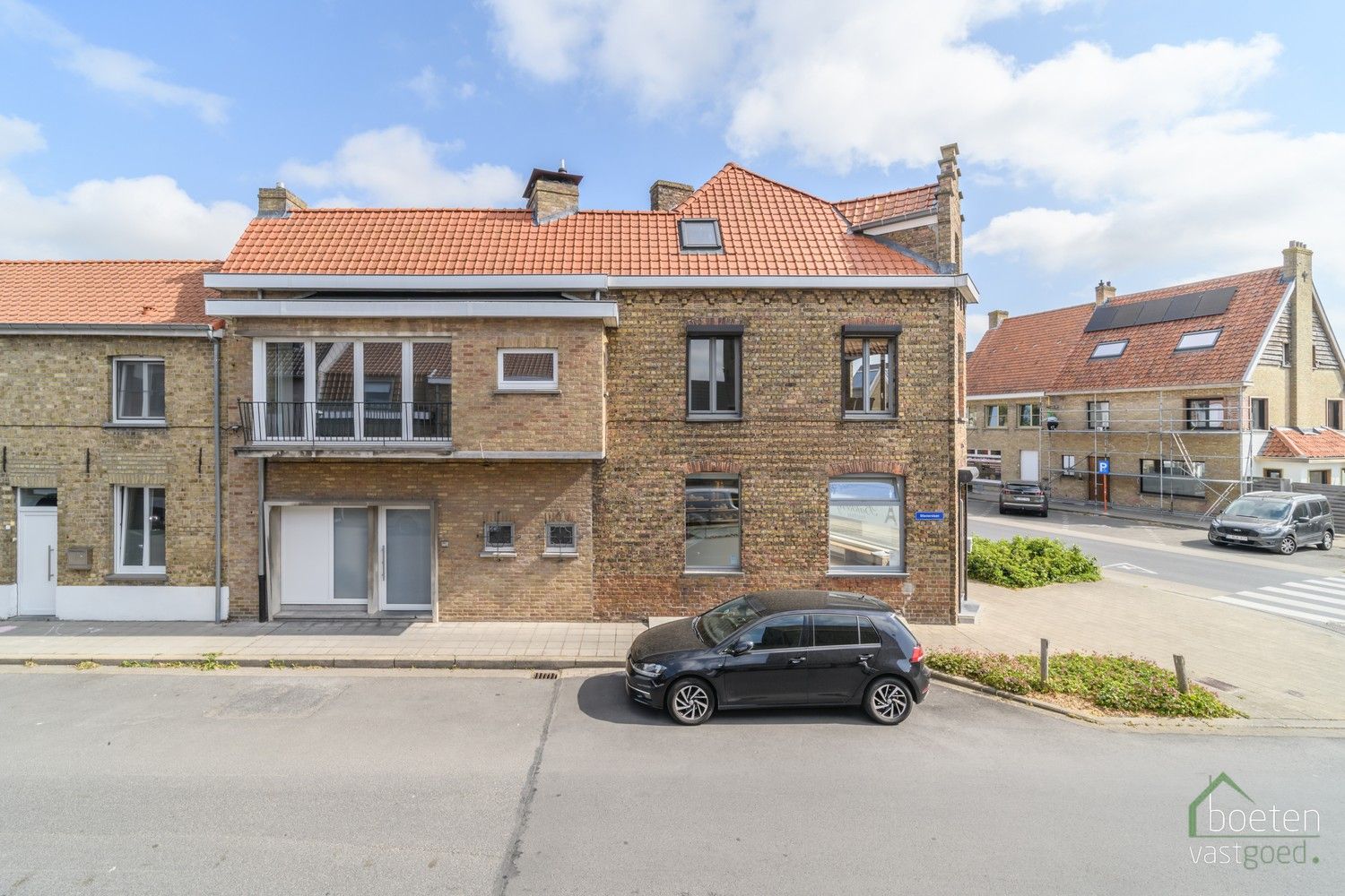 VEURNE: Goed gelegen hoekwoning, bestaande uit een gerenoveerde (handels)ruimte met eveneens (grotendeels) gerenoveerd woongedeelte. foto 17