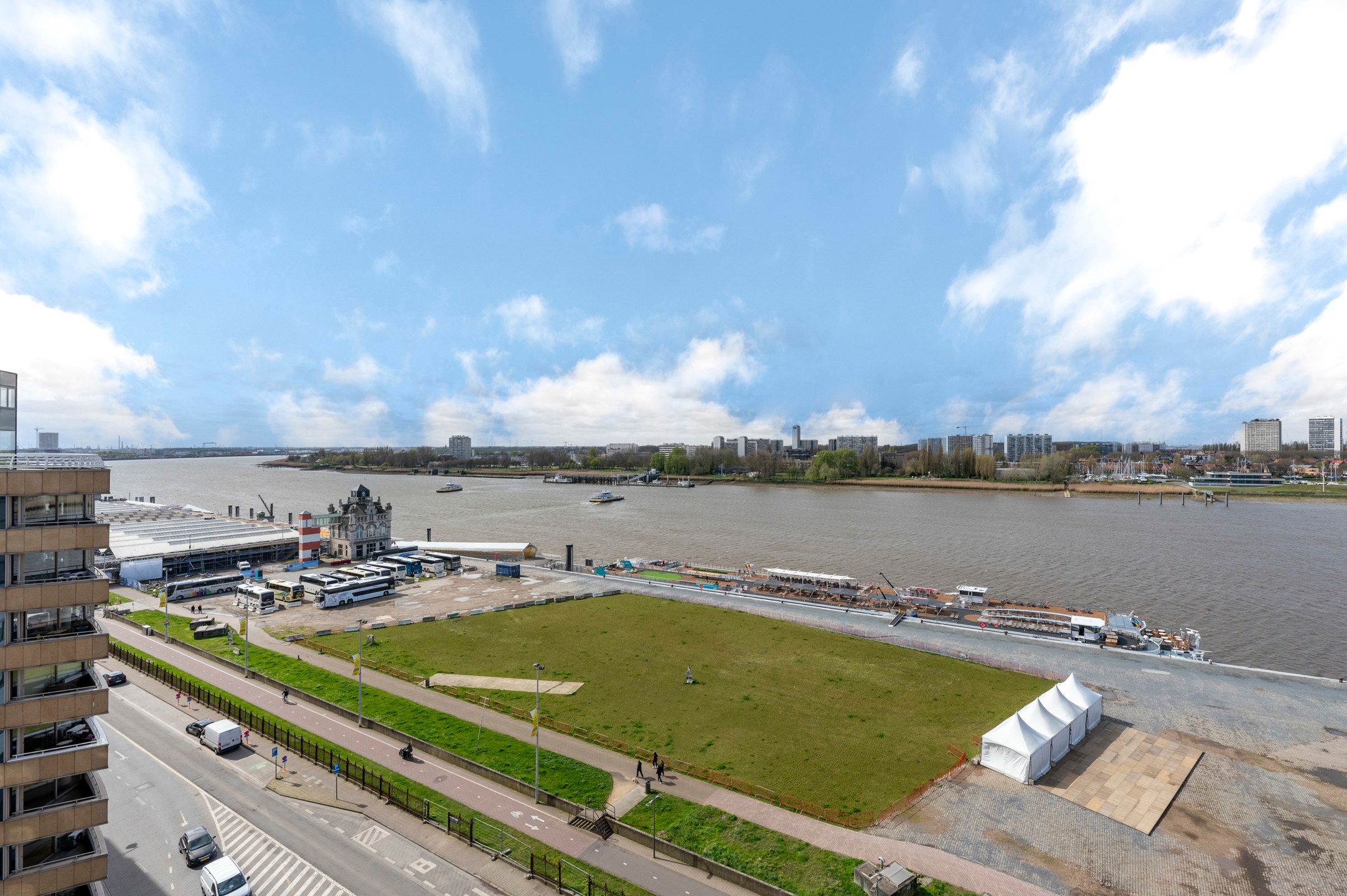 ANTWERPEN  - Historisch penthouse aan de Schelde foto 1