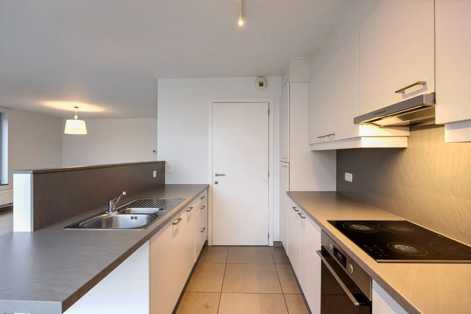 Ruim en lichtrijk appartement met 2 slaapkamers, terras en autostaanplaats vlakbij autostrade - EPC 108 kWh/m² foto 8