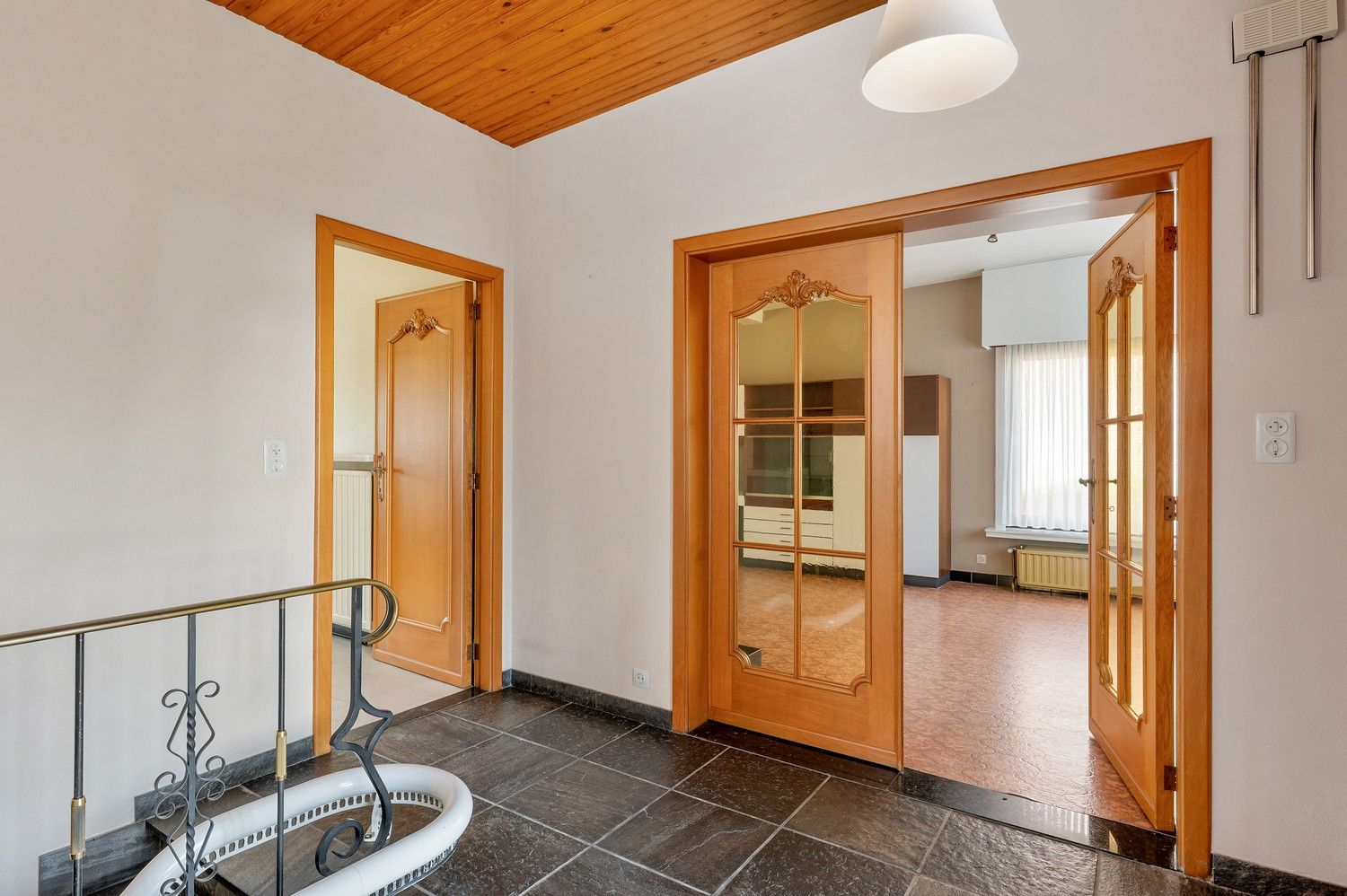Te renoveren woning  – rust en groen uitzicht gegarandeerd foto 7