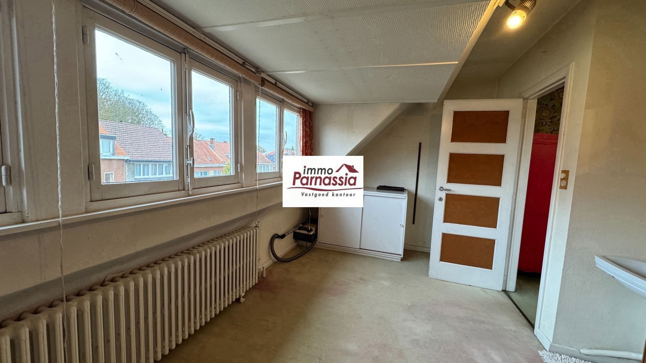 Goed gelegen en ruime, te renoveren 2-gevel woning foto 18