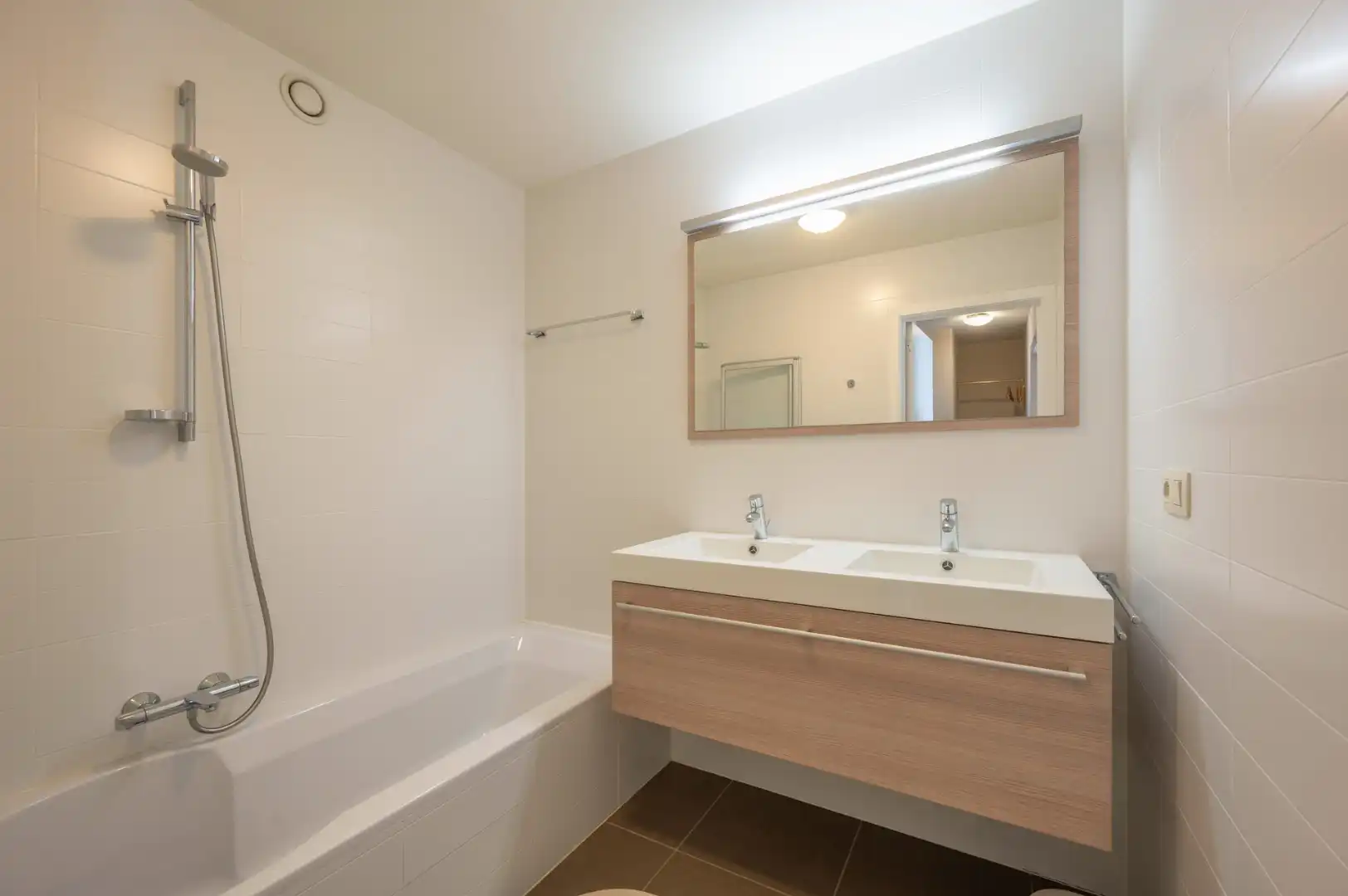 Instapklaar 2-slpk appartement nabij jachthaven Zeebrugge foto 11