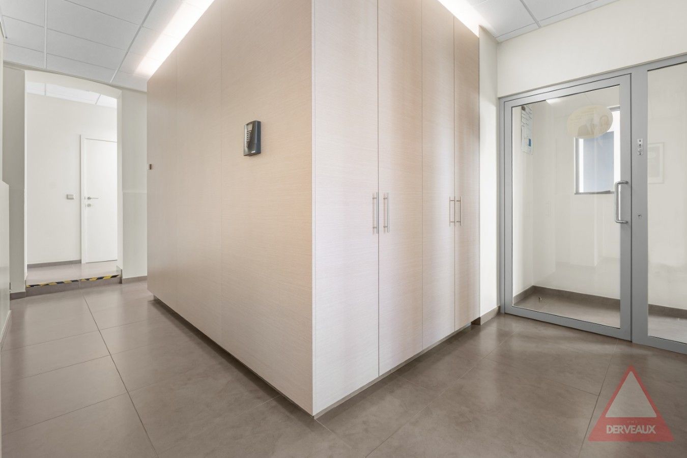 Beselare - Investeringspand met kantoorruimte en 2 verhuurde appartementen foto 8