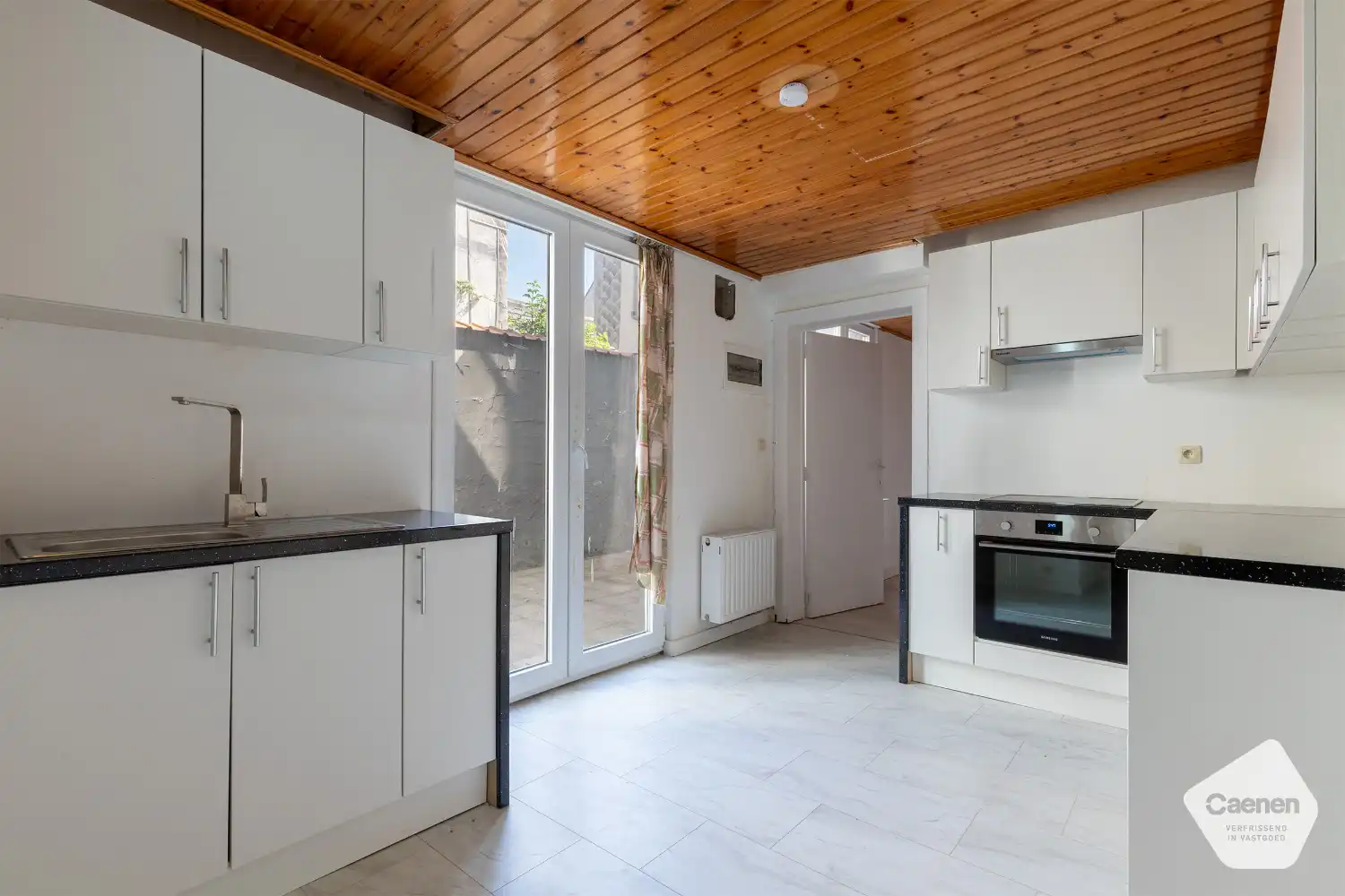 Een licht op te frissen appartement met twee slaapkamers, gelegen op een rustige locatie nabij het strand, het centrum en het openbaar vervoer foto 4