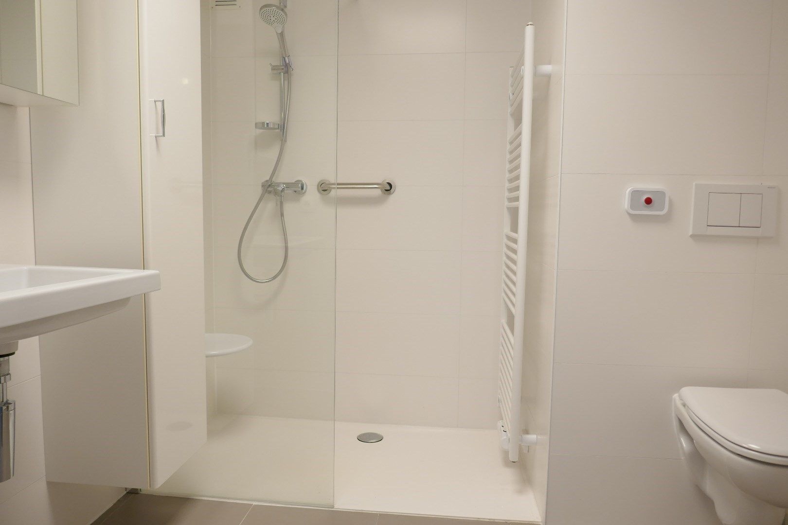 Gerenoveerde serviceflat op derde verdieping te midden het groen in Assebroek. foto 16