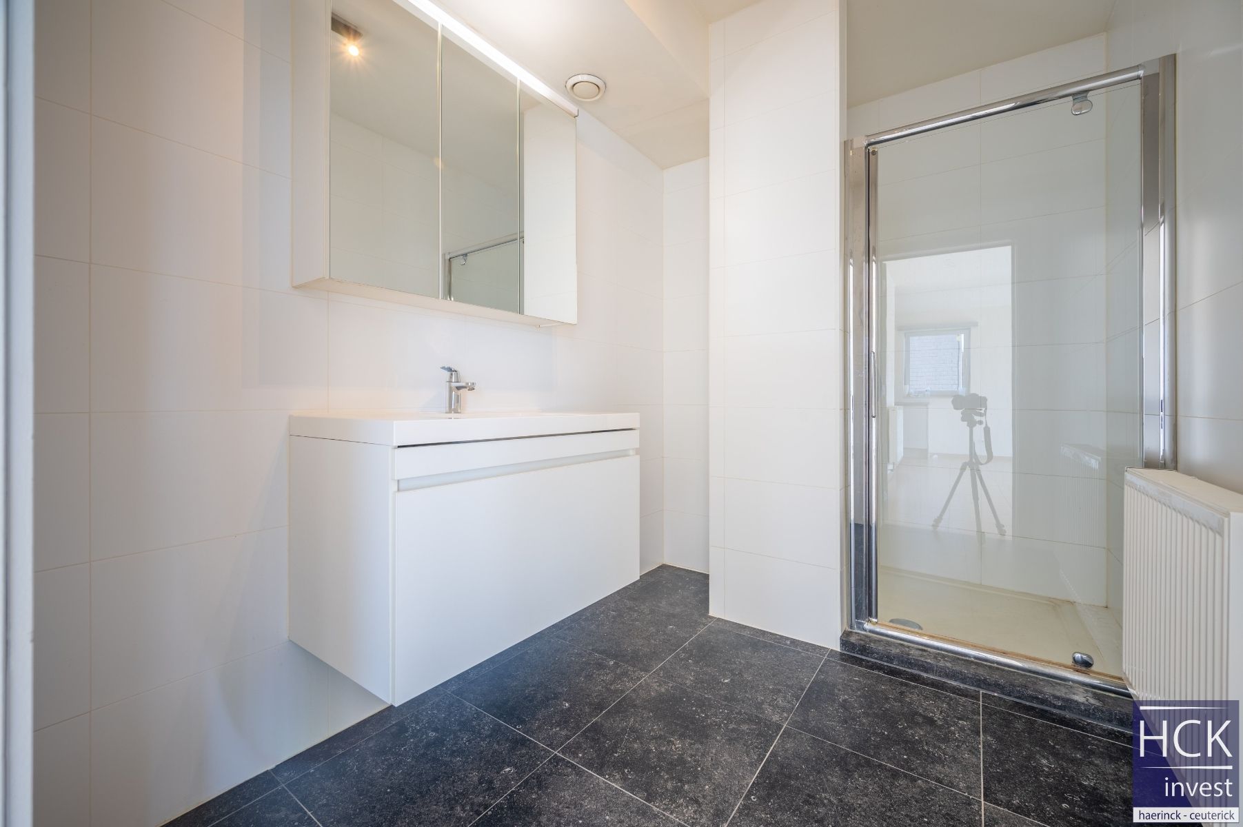 KRUISHOUTEM -  Instapklaar 1-SLPK. appartement met terras én carport foto 12