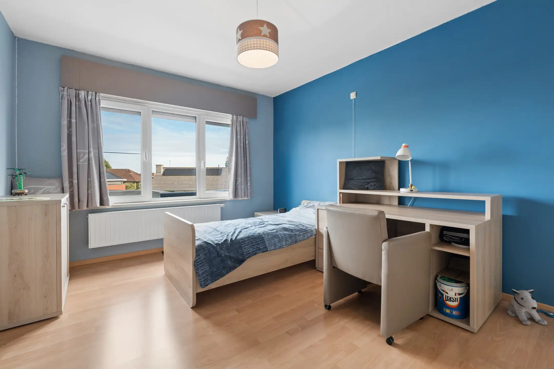 Ruime, deels gerenoveerde 3-gevelwoning met 3 slks en tuin foto 22