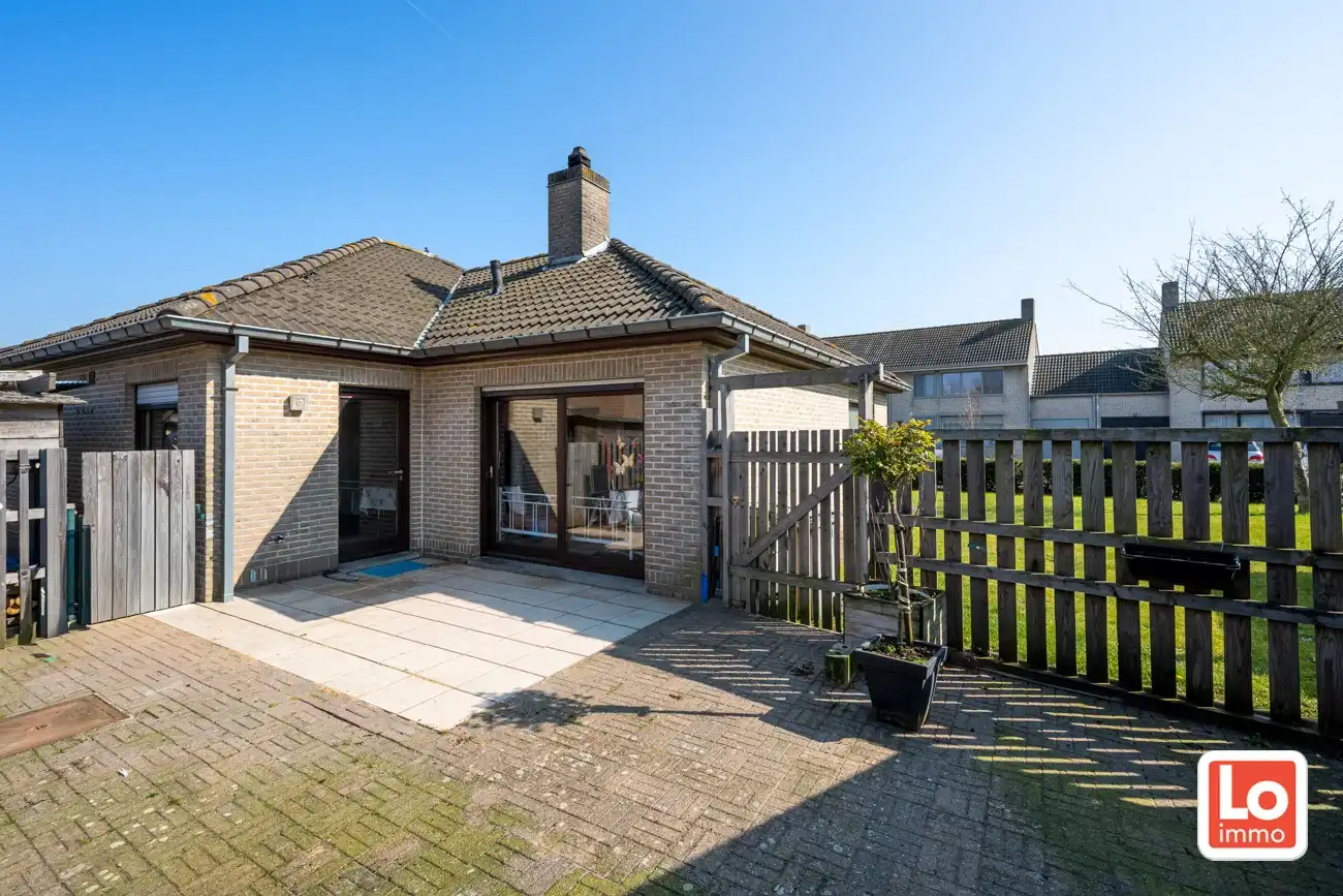 Gelijkvloerse open woning met dubbele inpandige garage en zonnige tuin op een toplocatie nabij het centrum van Lochristi! foto 18