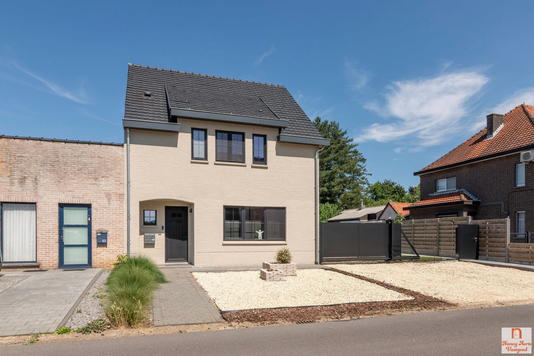 Volledig gerenoveerde woning met bijbouw en grote tuin foto 2