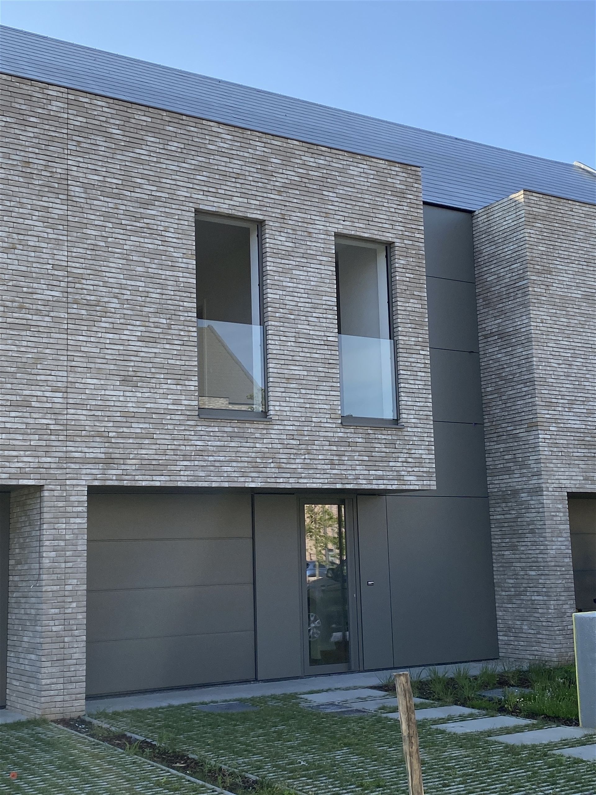 Ruime woning in rustige buurt te Merchtem  foto {{pictureIndex}}