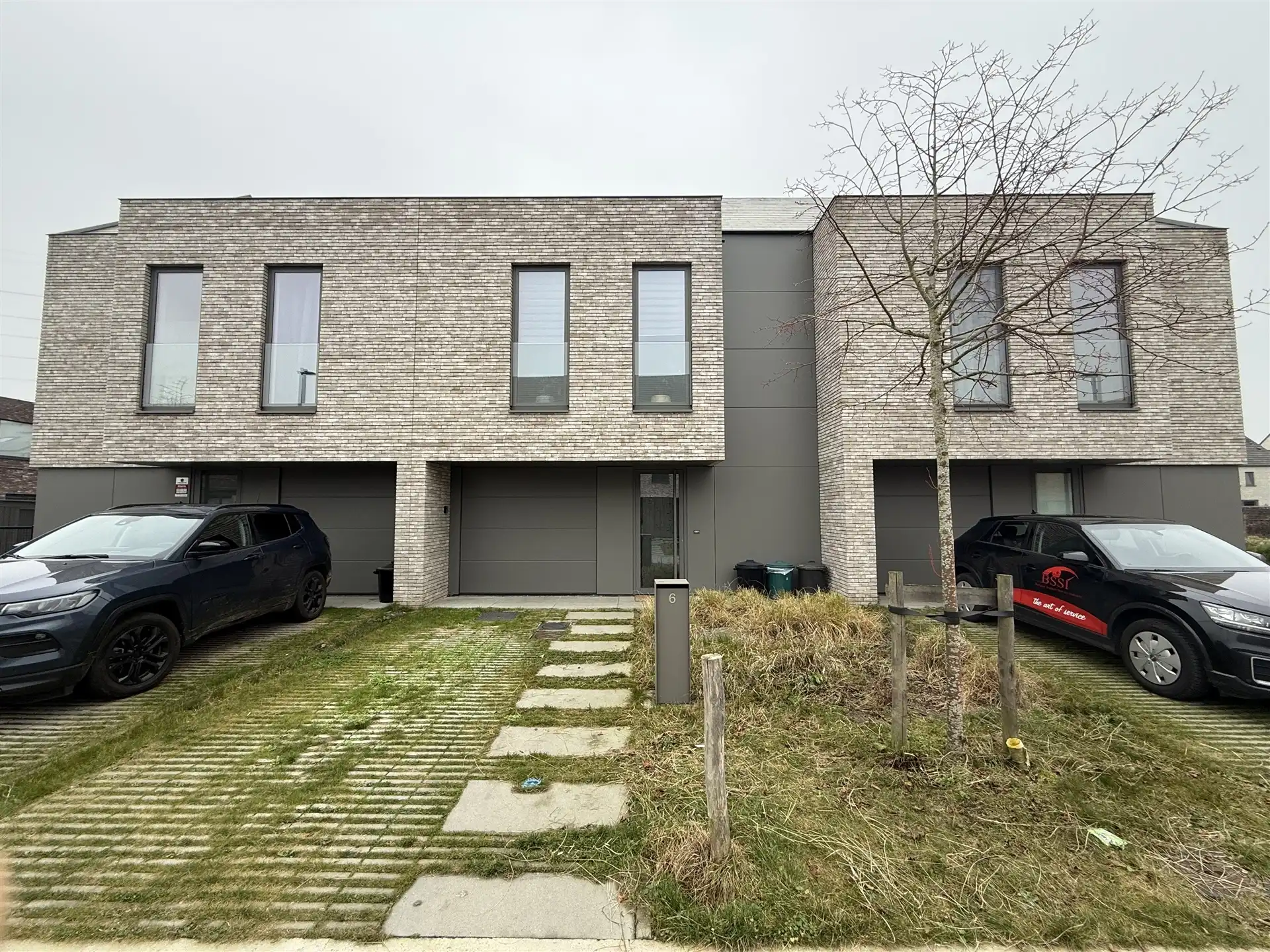Ruime woning in rustige buurt te Merchtem  foto {{pictureIndex}}