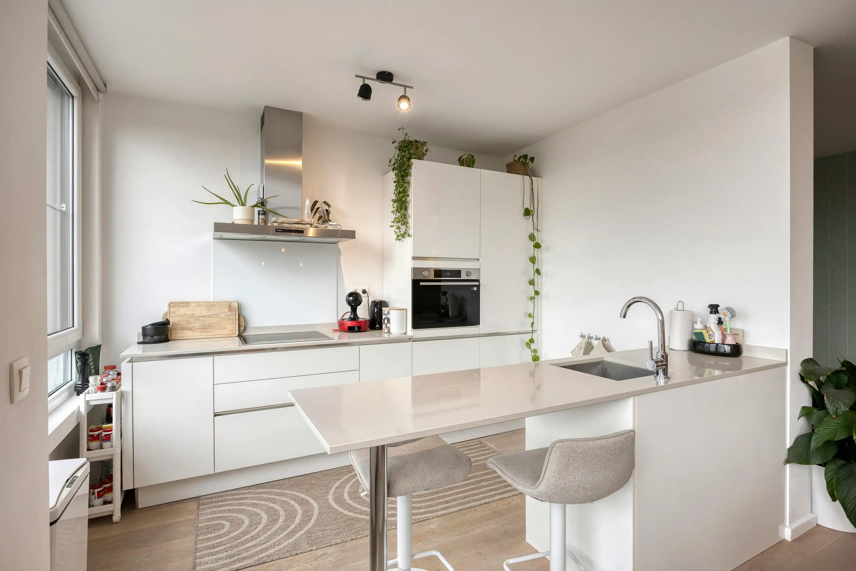 Lichtrijk appartement met 2 slaapkamers te koop in Merksem foto 6